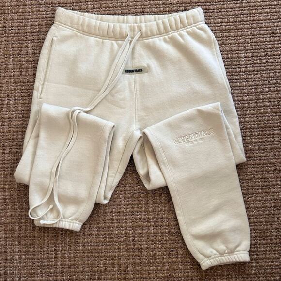 Fear of God Essentials Cream Sweatpants Small | Minimal Logo Fleece Joggers - Picture 1 of 8